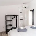 Mo-mo *